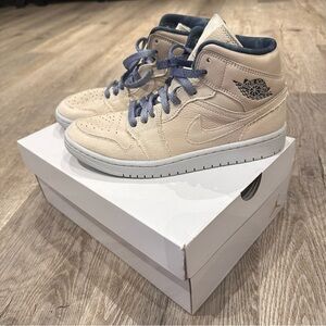 Nike womens Air Jordan 1 Mid SE size 7.5 Sandrift Navy